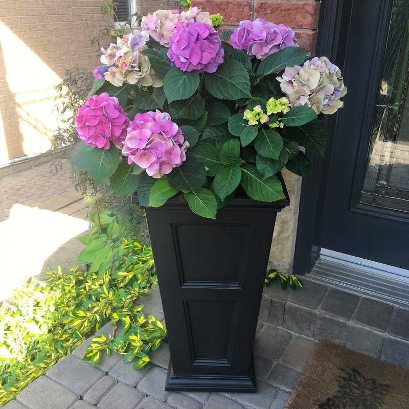 Fairfield 28 Tall Planter – Black