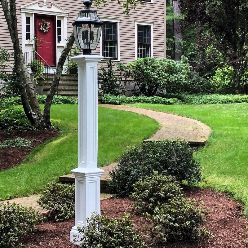 Signature Lamp Post – White w/Mount