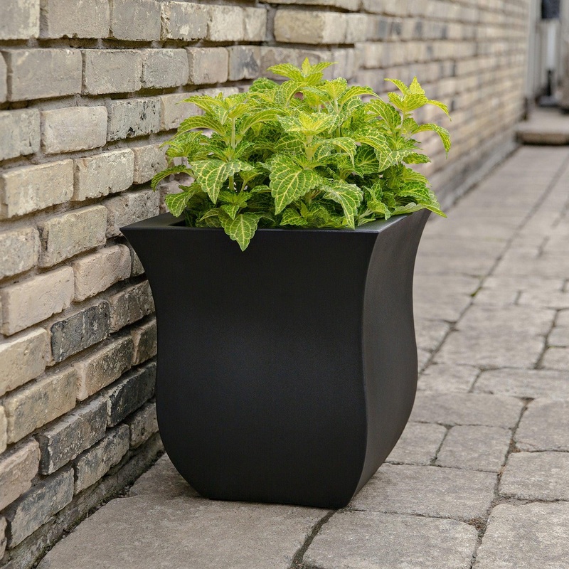 Valencia 16 Square Planter – Black